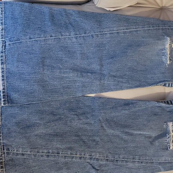 True Religon - Picture 2 of 6